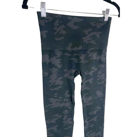 SPANX Look At Me Now Leggings Black Camo-sz Medium - Picture 7 of 9
